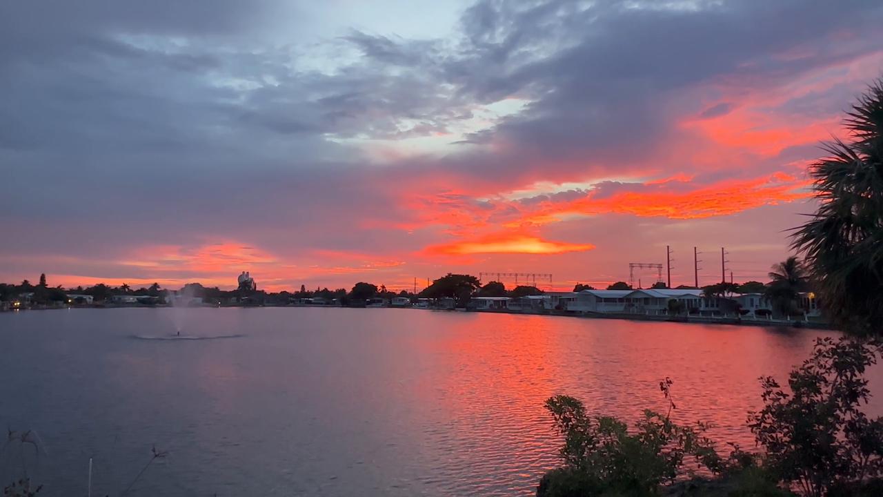 Video thumbnail for US: Incredible sky colors after thunderstorms.