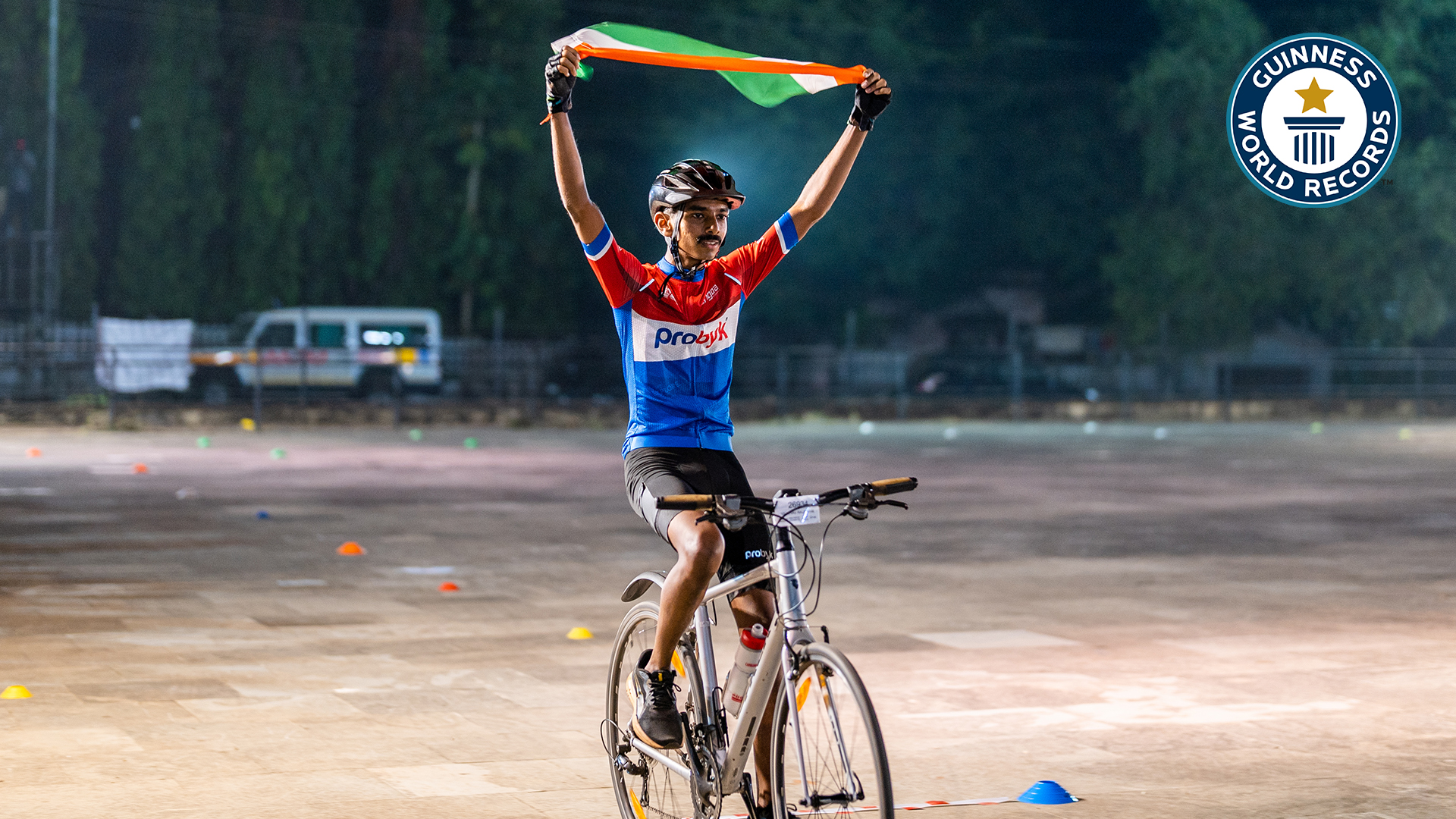 'Video thumbnail for Greatest distance cycled using no hands'