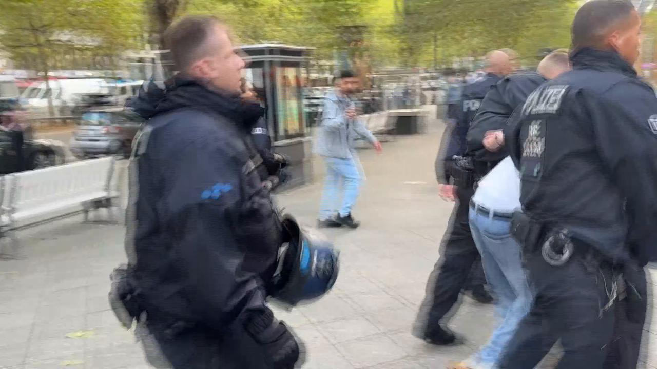 Video thumbnail for Germany: Berlin police intervene in pro-Palestinian demonstration, detain 2.