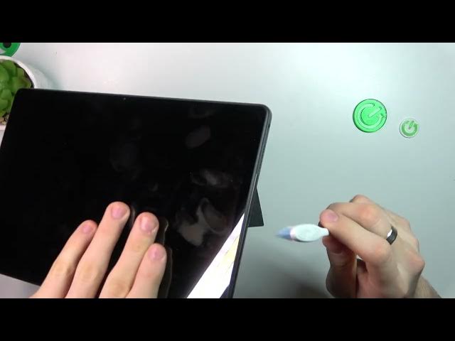 Video thumbnail for How to Clean USB Using Household Items On Lenovo Tab P11 GEN 2