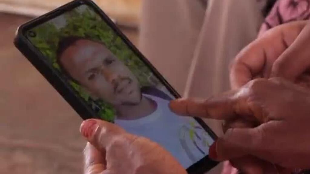 Video thumbnail for Parents of Guinea's missing migrants face torment