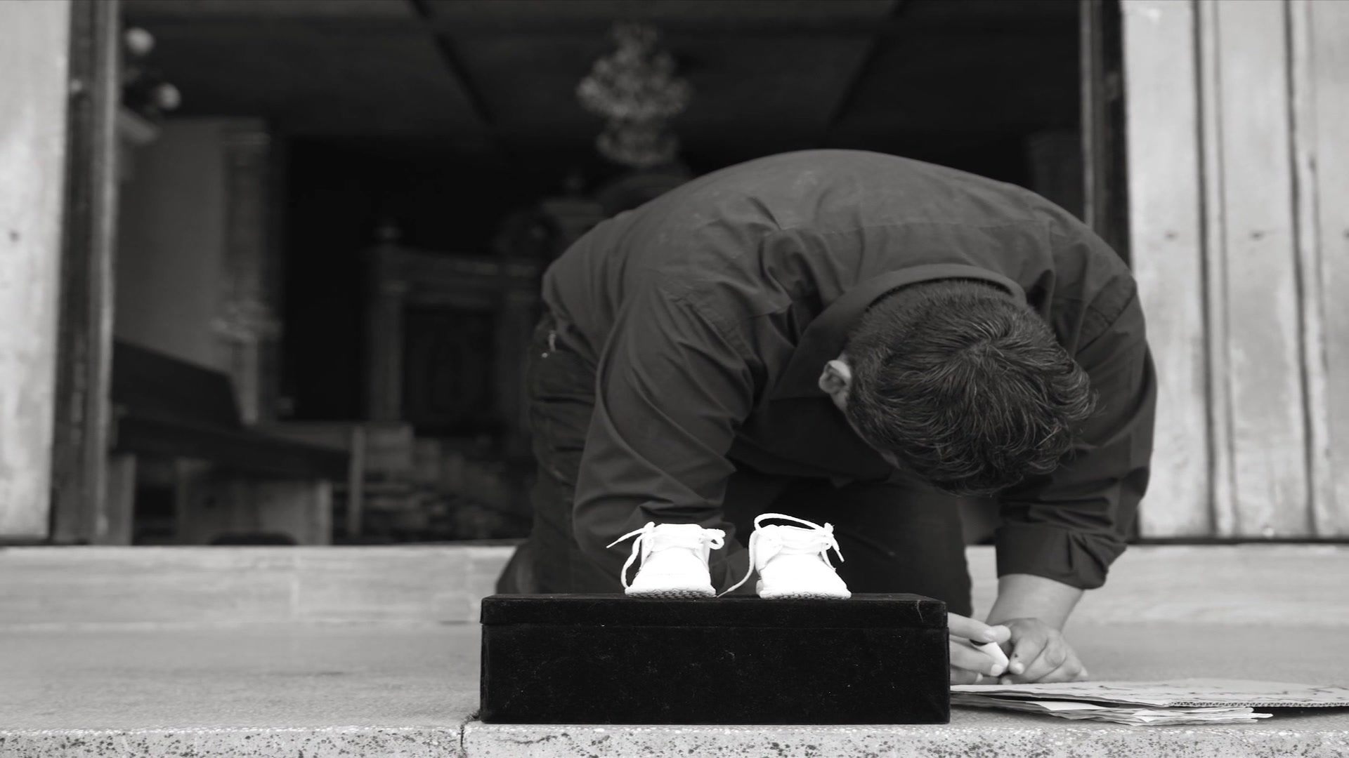 Video thumbnail for TRAILER OFICIAL ZAPATITOS.mp4