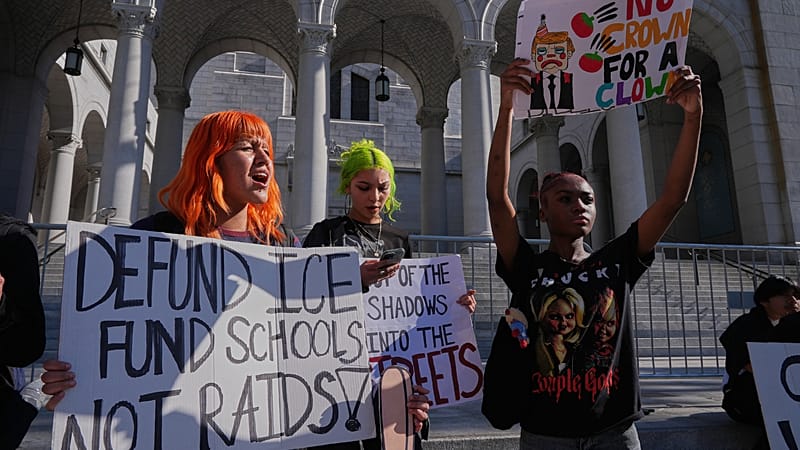 Video thumbnail for Proposed ICE detention center in New Jersey sparks protests and divides locals