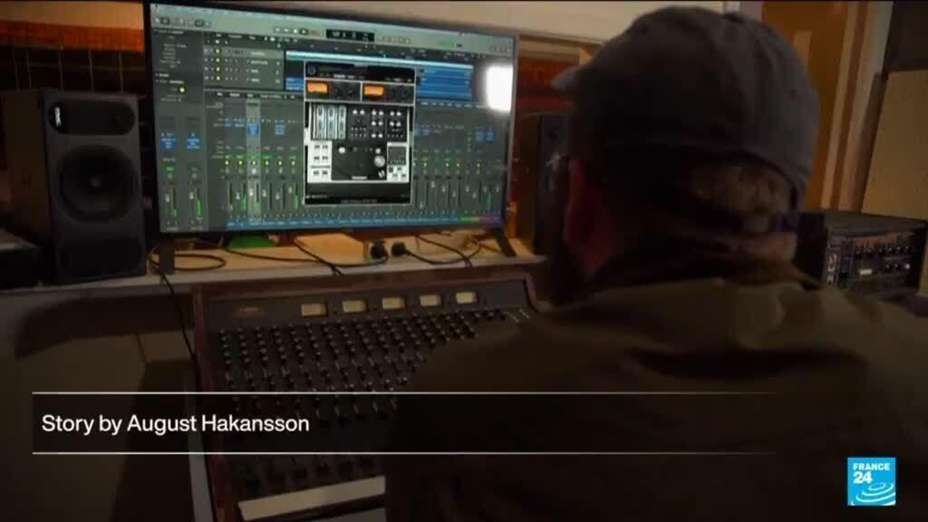 Video thumbnail for Musicians raise alarm over AI scammers