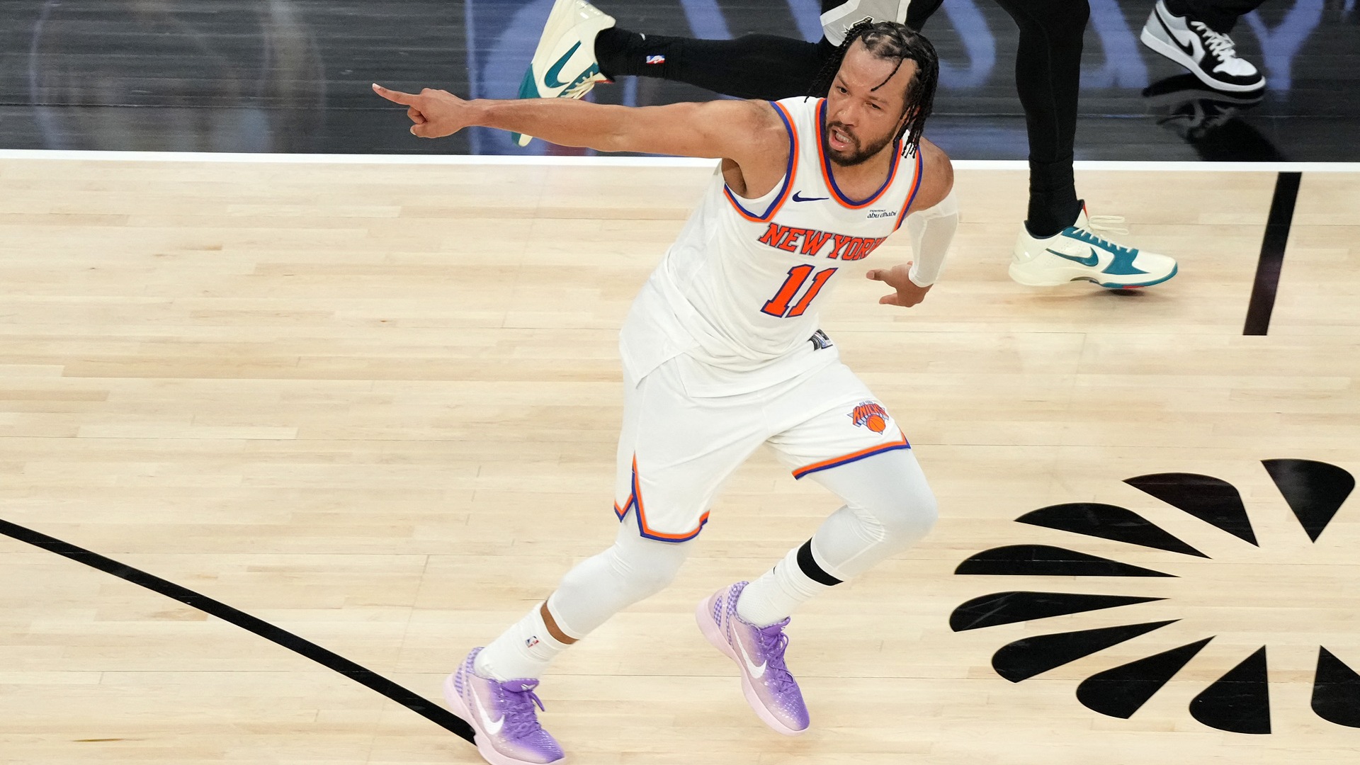 Video thumbnail for Jalen Brunson Shines as Knicks Take Game 1 on the Road Over Spurs