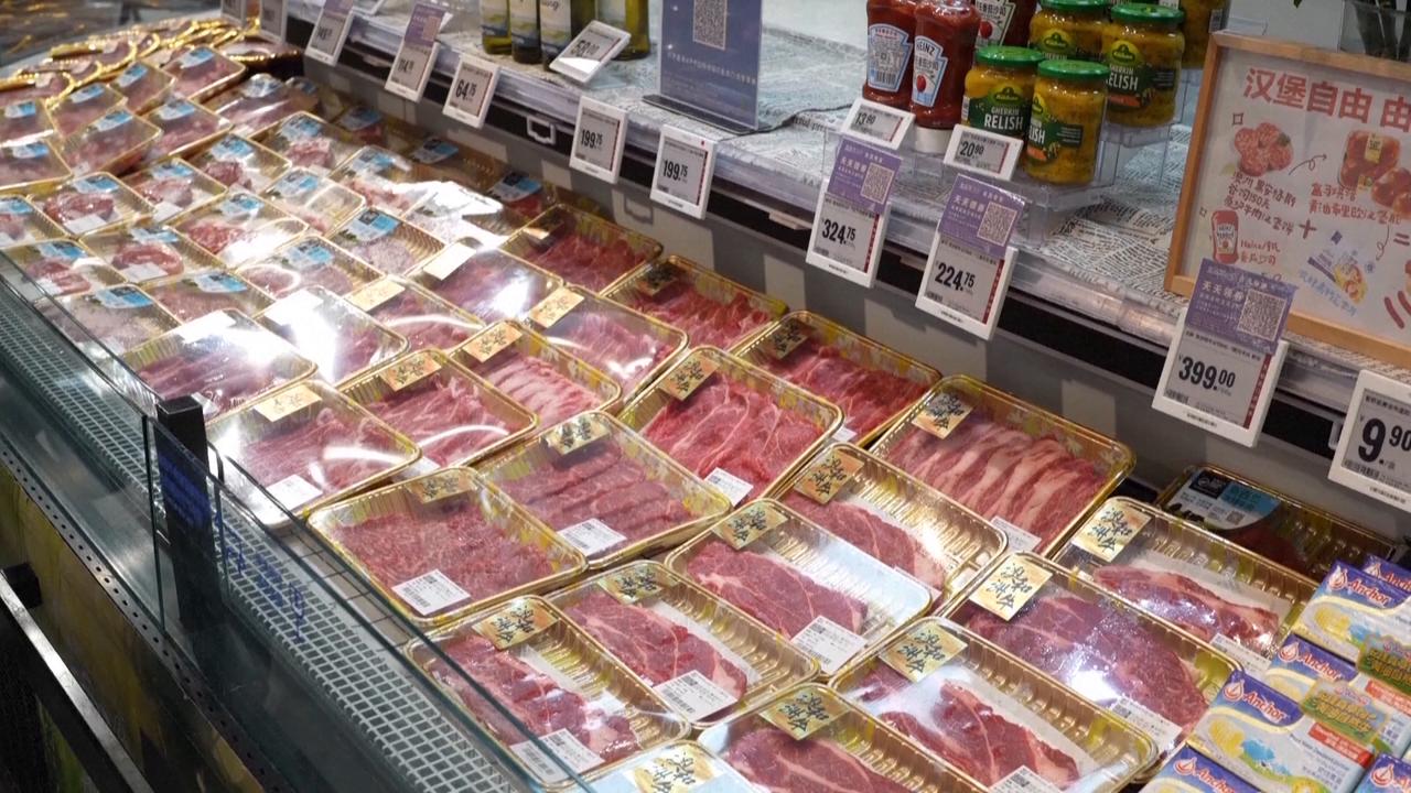 Video thumbnail for China: Global supply chain meets China's growing appetite for imported beef.