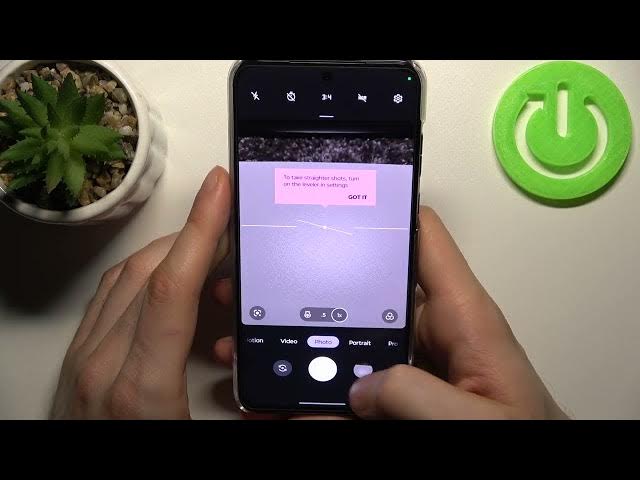 Video thumbnail for How to Enter the Camera Burst Shot Mode on the MOTOROLA Edge 30 Neo