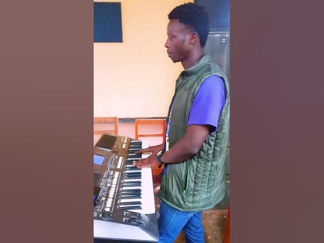 Video thumbnail for #chris pianist seben Psrs670 Yamaha testing voices