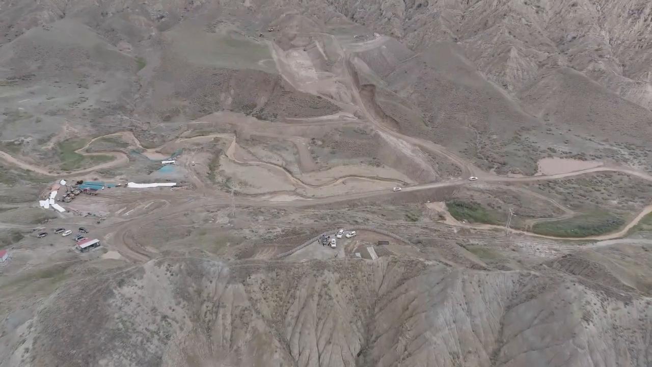 Video thumbnail for Kyrgyzstan: China-Kyrgyzstan-Uzbekistan railway marks milestone as first tunnel on Kyrgyz section drilled through.