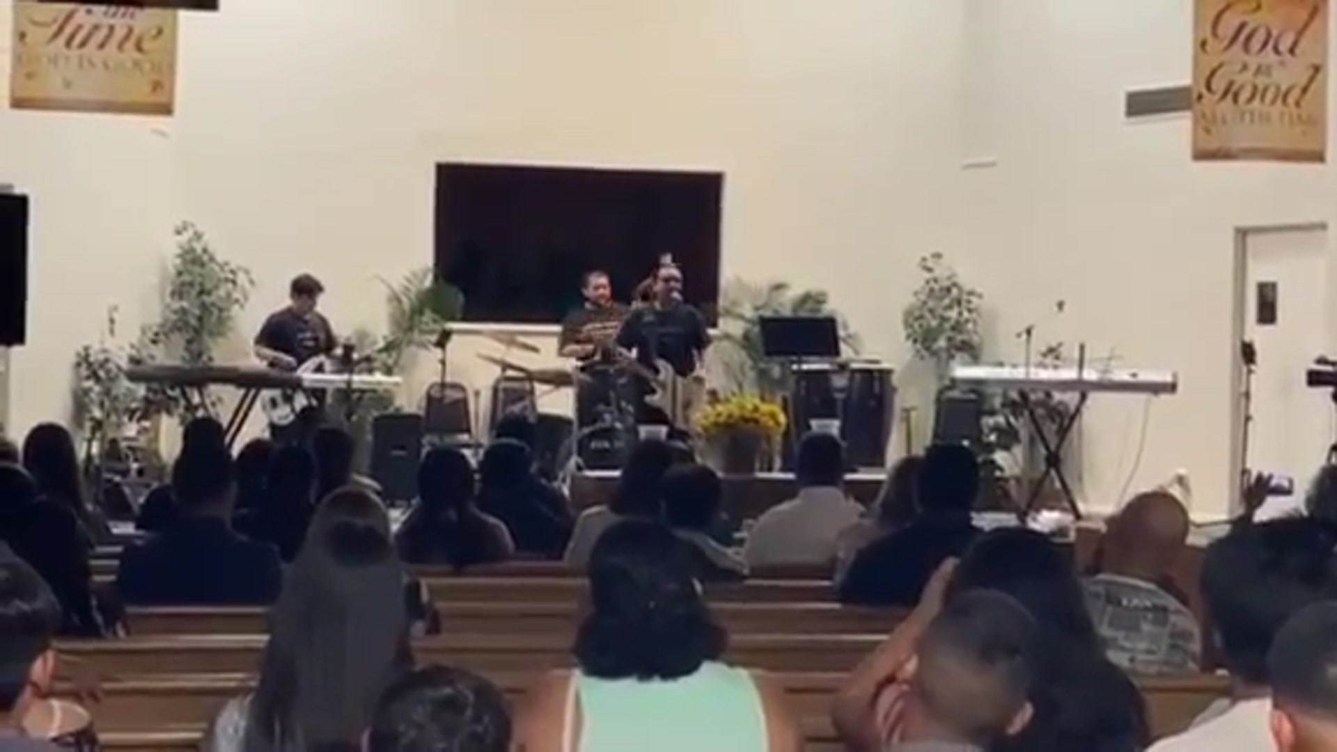 Video thumbnail for Evento en Iglesia (rock para Cristo!)