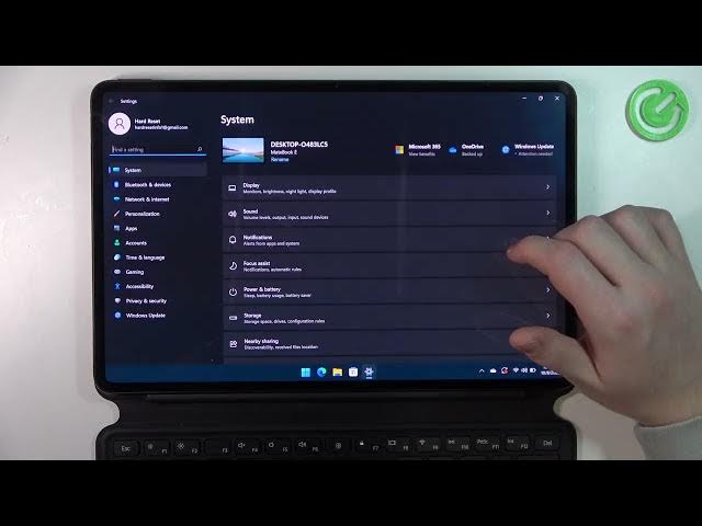 Video thumbnail for HUAWEI MateBook E Windows 11 - How To Change Screen Brightness