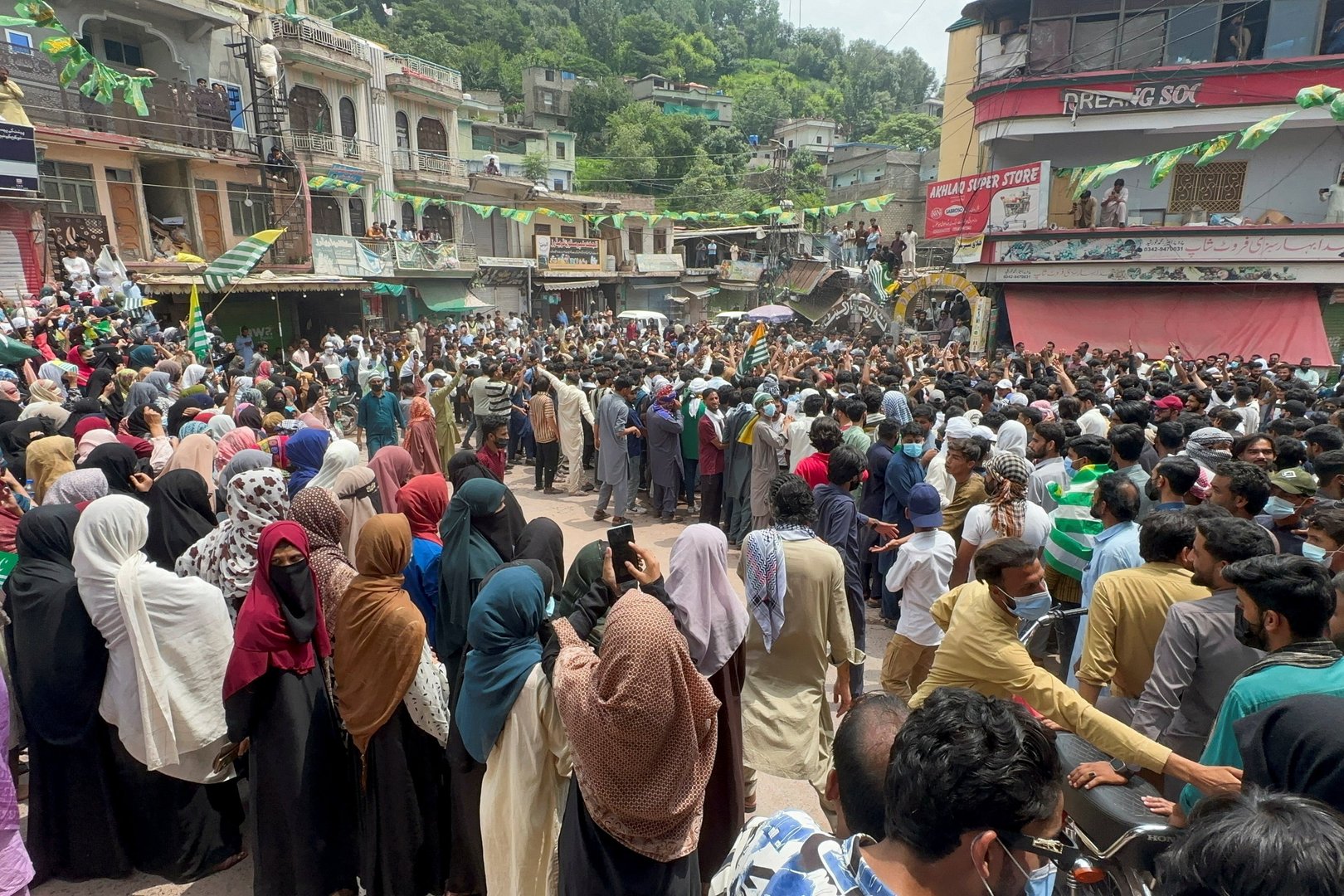 Video thumbnail for Is Pakistan ‘using India’s playbook’ in Kashmir?
