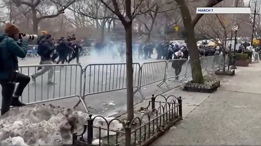 Video thumbnail for New York leaders accuse Trump of 'defunding the police' in counterterror funding fight