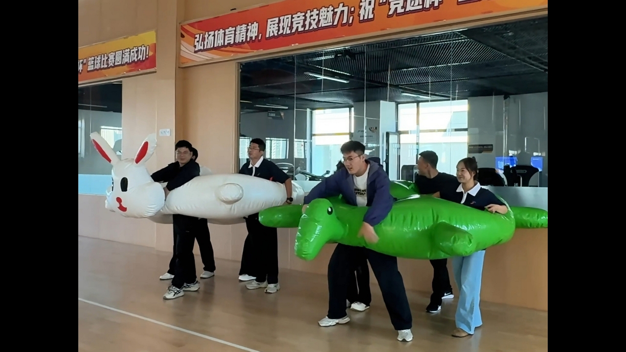 Video thumbnail for Teams Race with Inflatable Animals in Inner Mongolia