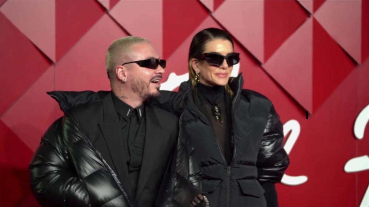 Video thumbnail for J Balvin and Valentina Ferrer split.