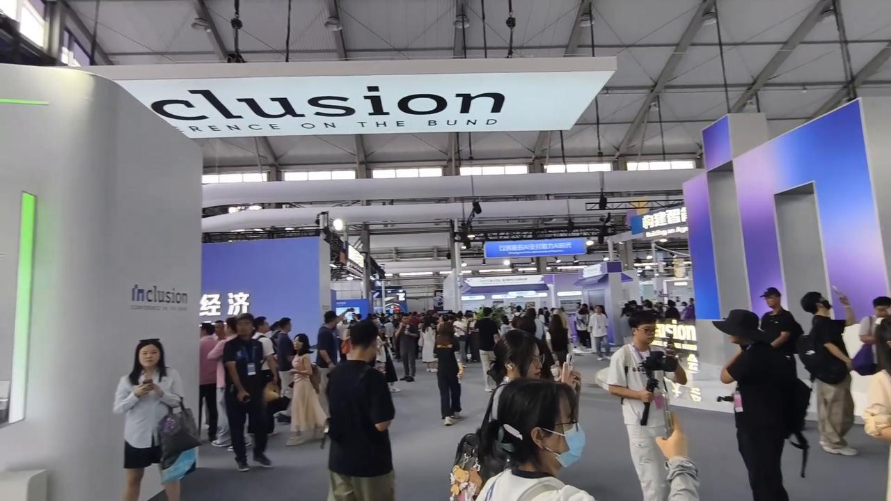 Video thumbnail for China: Robots Commercial Application 9.