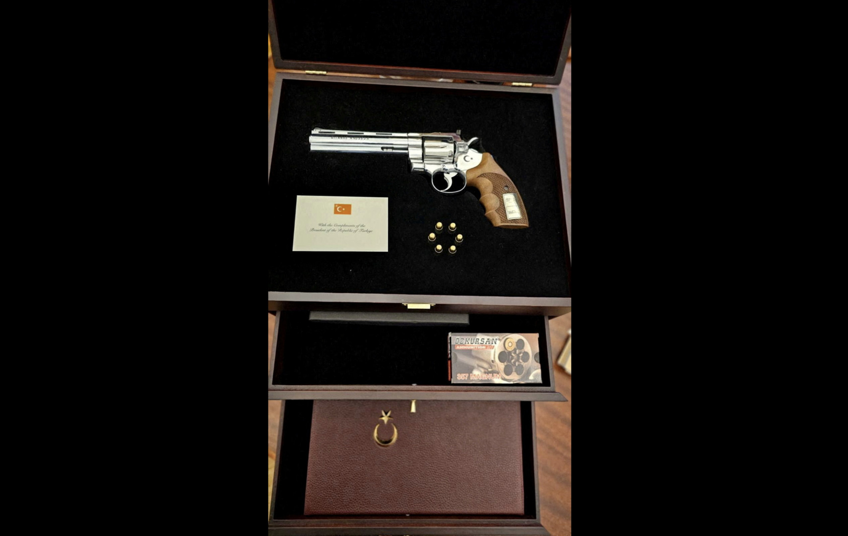Video thumbnail for Erdogan gifts NATO leaders engraved revolvers with live ammunition