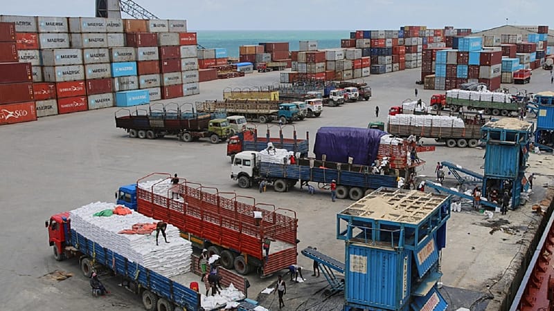 Video thumbnail for Somalia seeks new shipping routes as regional tensions disrupt trade