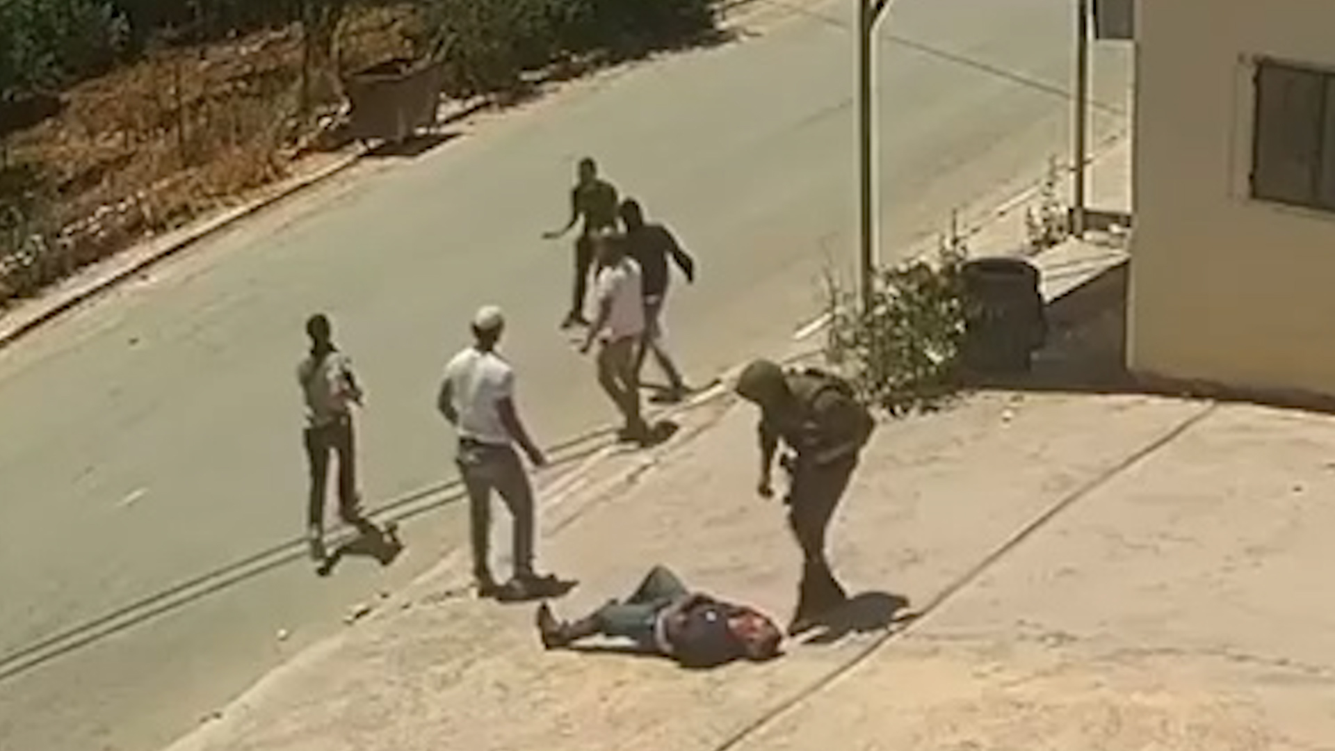 Video thumbnail for Video shows Israeli soldier and settlers assaulting two Palestinians