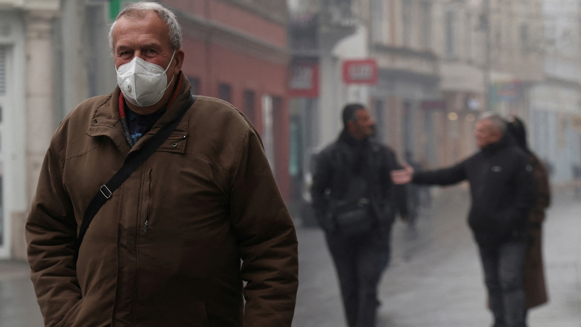 Video thumbnail for Sarajevo air pollution: Officials urged to clean up the air quality