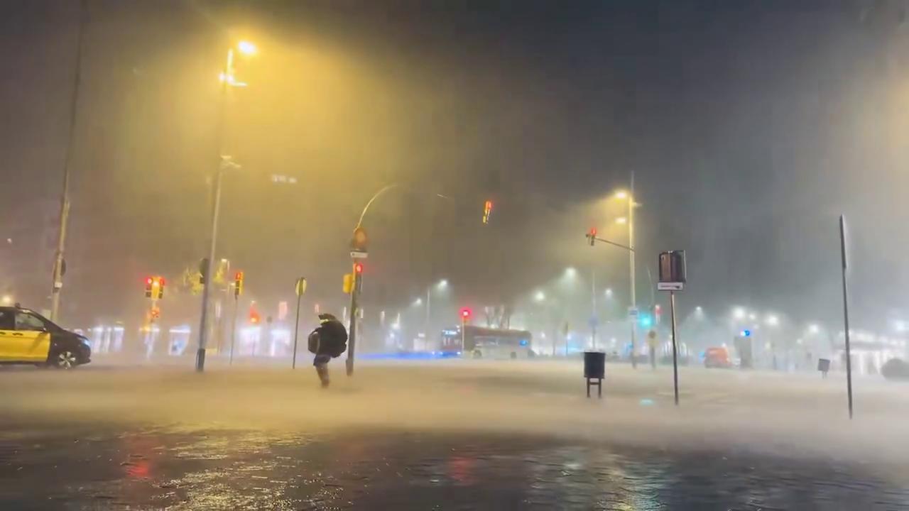 Video thumbnail for Spain: Severe Storm Hits Catalonia With Hail and Strong Winds.