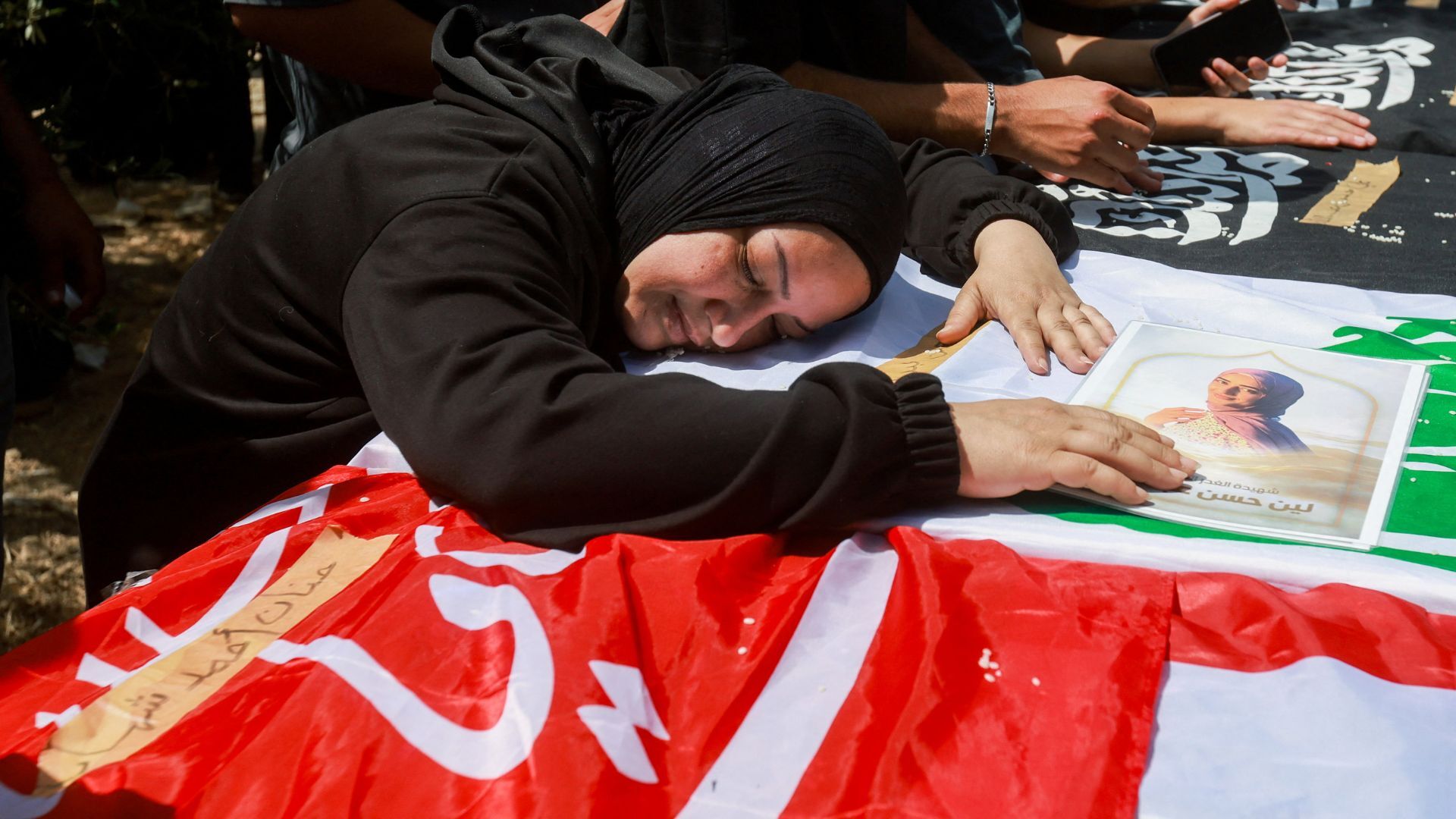 Video thumbnail for Relatives mourn loved ones killed in Israeli attack on Lebanon