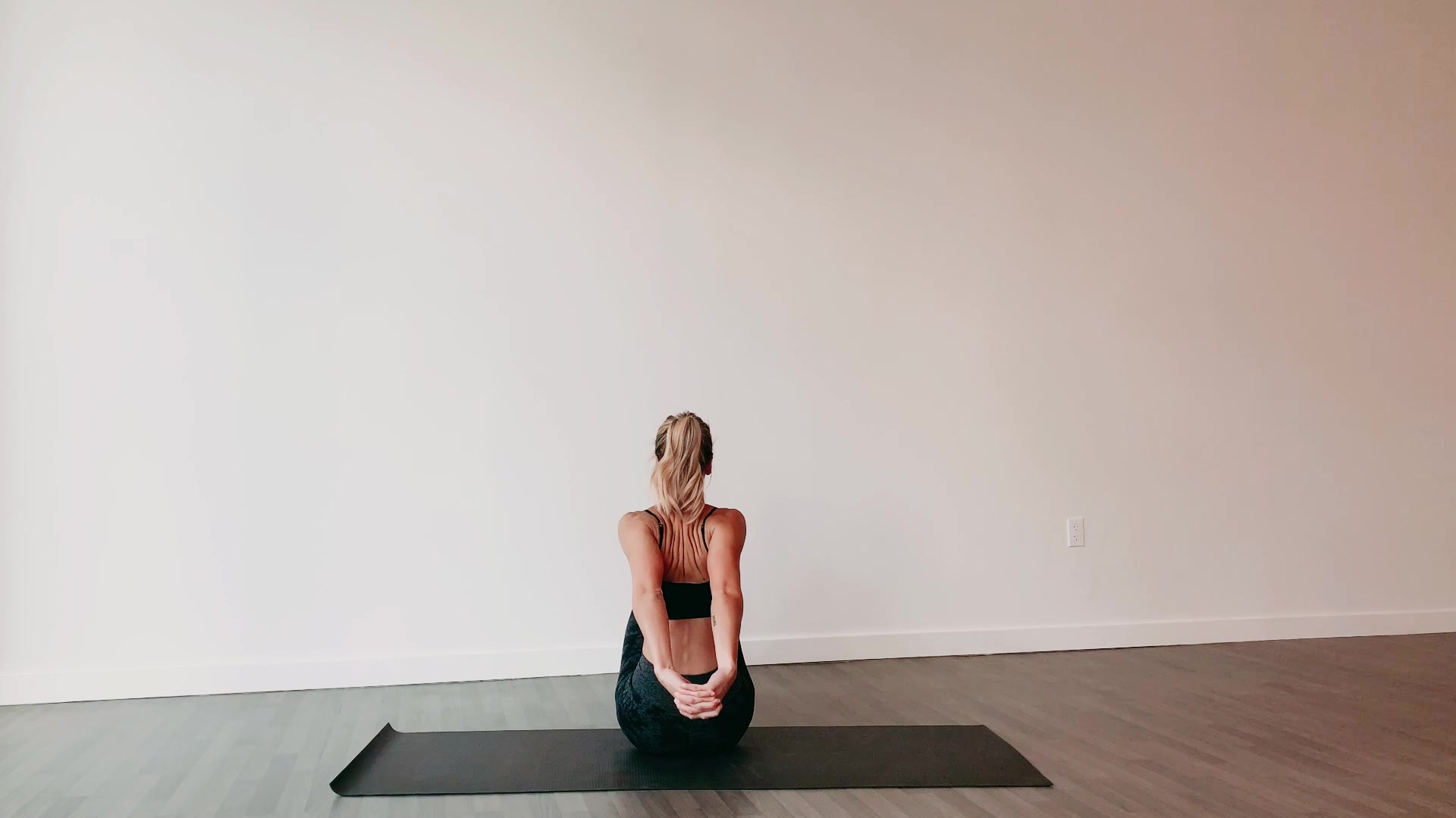 Video thumbnail for Seated Shoulder Squeeze