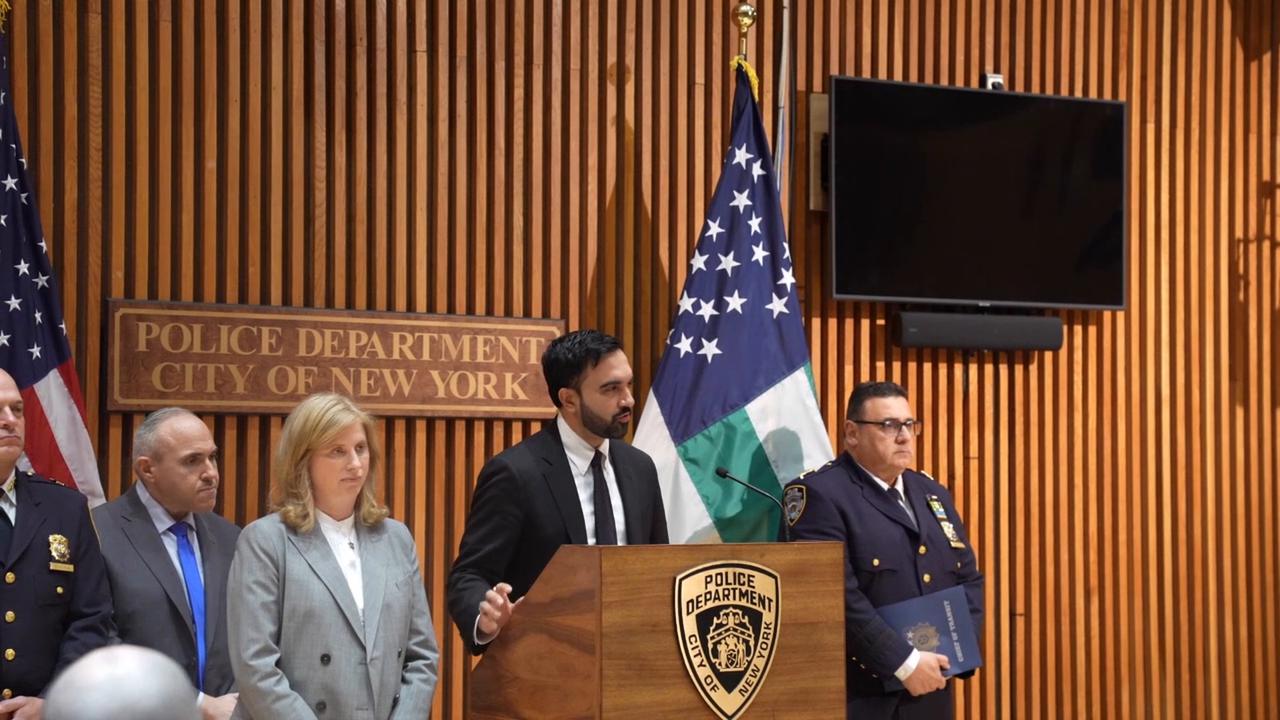 Video thumbnail for Briefing by Police Commissioner and mayor 3.