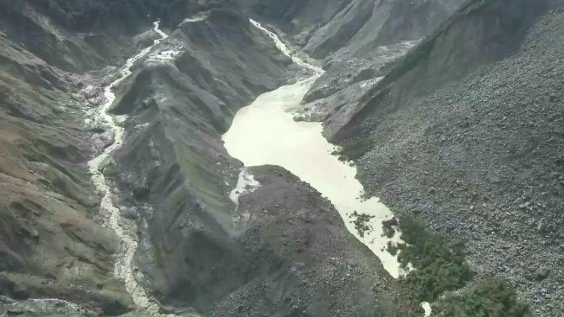 Video thumbnail for Nepal floods: Rising rivers and barrier lake hamper rescue efforts
