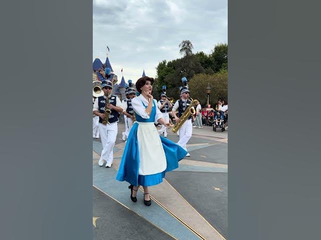 Video thumbnail for Belle and the Disneyland Band!