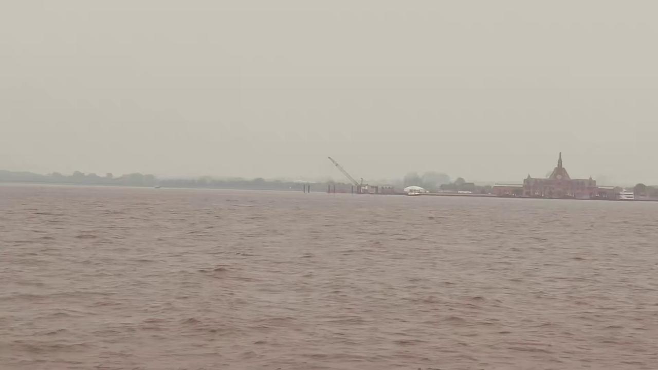 Video thumbnail for US: Smoke Shrouds Statue of Liberty as Air Quality Worsens in NYC.