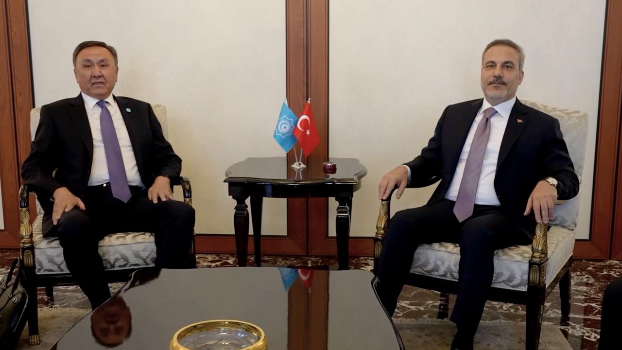 Video thumbnail for Türkiye: Turkish FM Fidan receives head of Organization of Turkic Statesin Ankara.