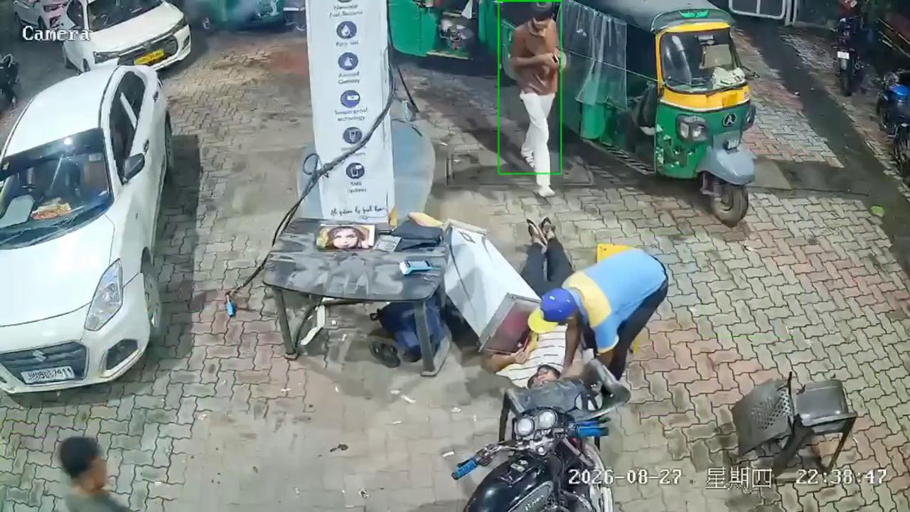 Video thumbnail for India: Major accident in Jamshedpur: Petrol Pump Worker Killed during CNG Refuelling Pipe Bursts in Jharkhand.