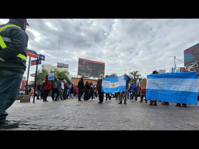 Video thumbnail for Docentes y Jubilados de Punilla manifestaron jueves en el centro de Carlos Paz
