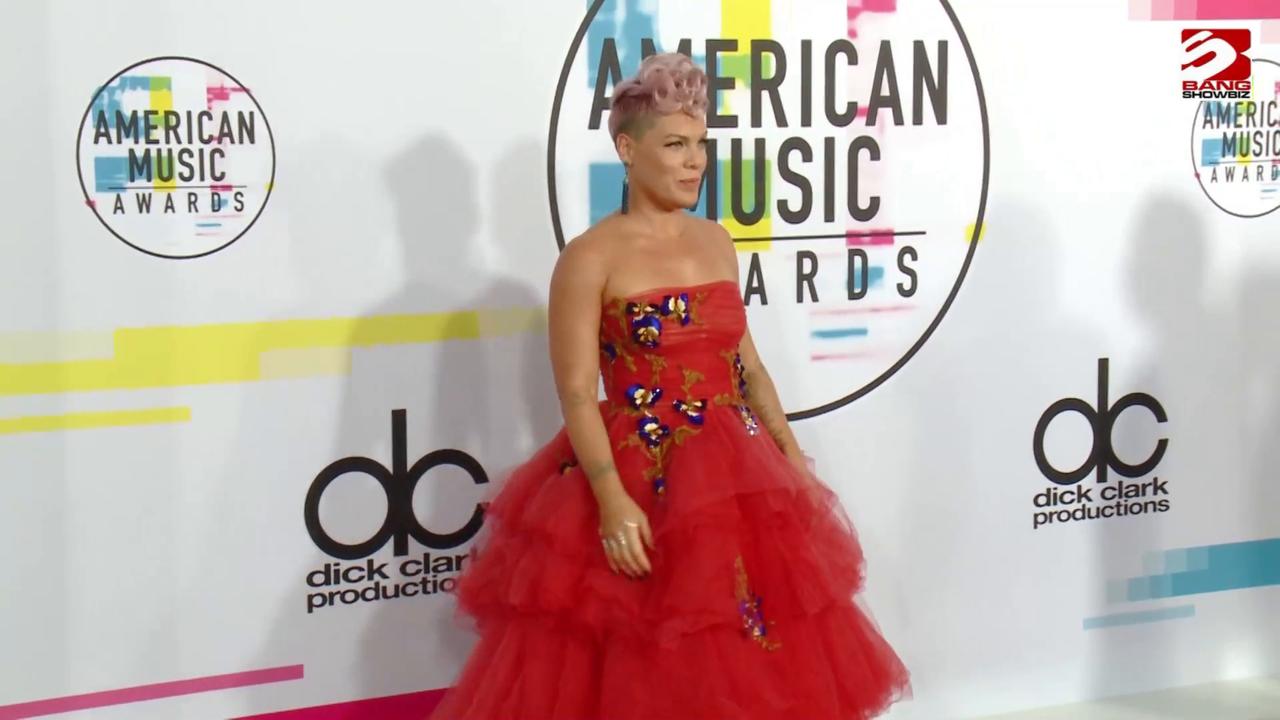 Video thumbnail for Pink claims she is 'lonely' after blasting Macklemore