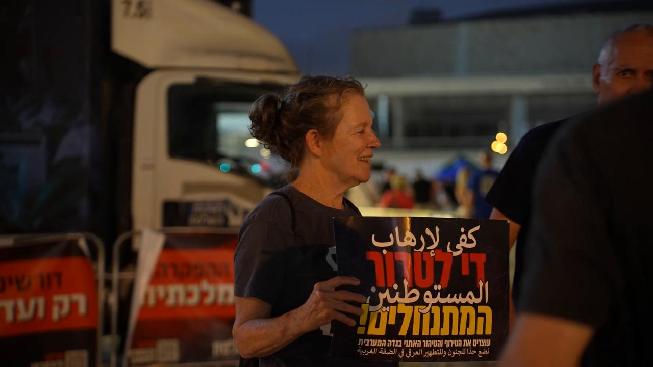 Video thumbnail for Israel: Anti-government protest held in Tel Aviv.