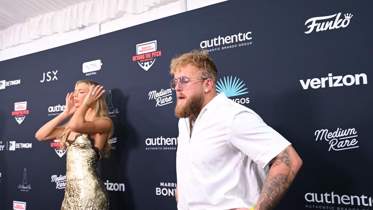 Video thumbnail for NY: Sports Illustrated Beyond the Pitch New York - Arrivals 7.