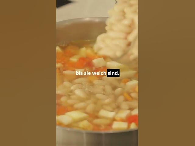 Video thumbnail for Rezept Vegane Linsensuppe #backenmachtglücklich #rezept #familienrezepte #feierabendküche #vegan