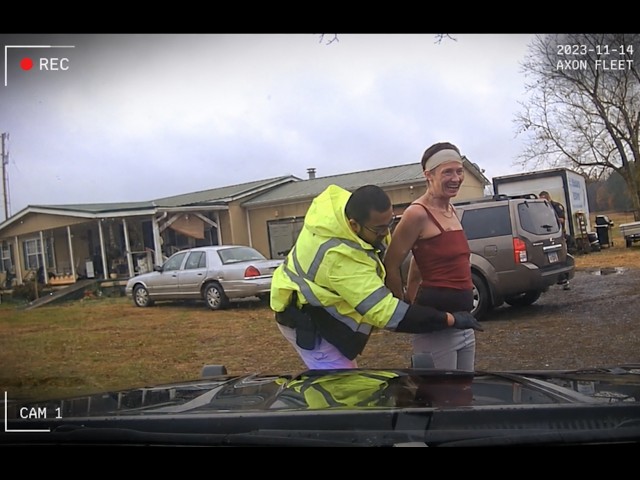 Video thumbnail for Deputies Find a Dead Man in Her Car