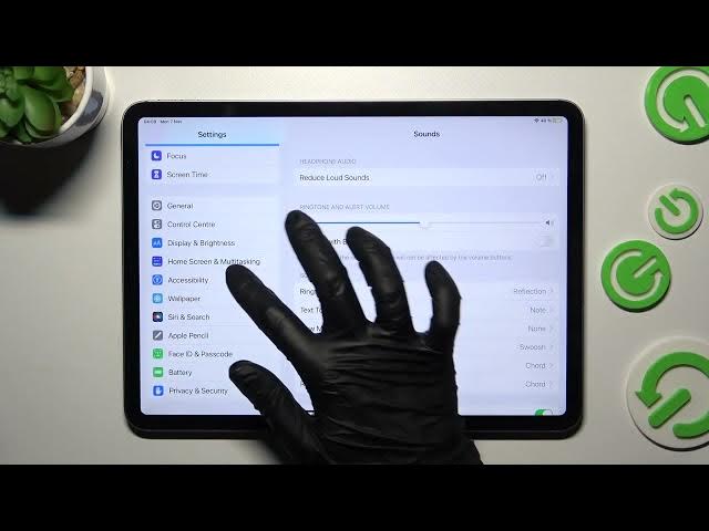 Video thumbnail for How to Turn On / Turn Off Auto Brightness for Screen on the iPad Pro 11'' 2022 - Adaptive Brightness