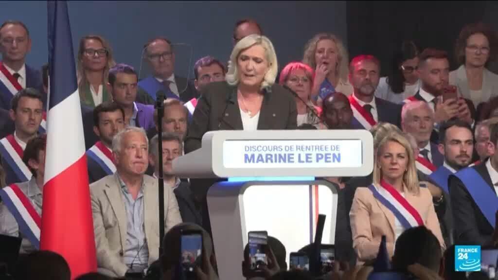 Video thumbnail for Poll puts France's Le Pen in lead as presidential campaign kicks off