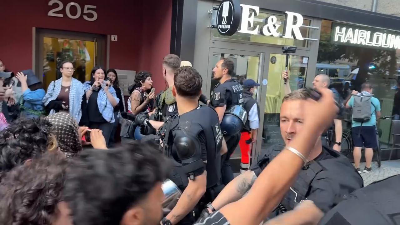 Video thumbnail for Germany: Berlin police detain pro-Palestine protesters following clashes.