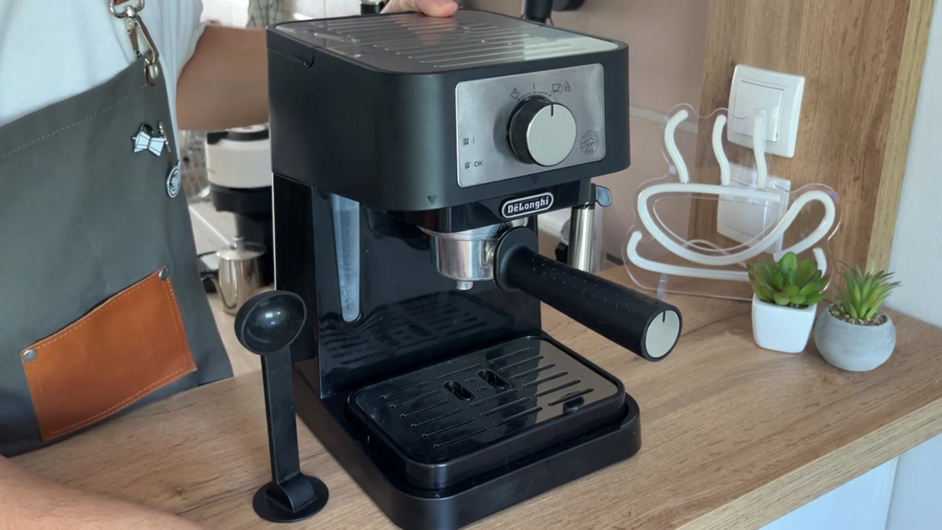 Video thumbnail for DeLonghi Stilosa Review  Pros  Cons   How to Use(720P HD)