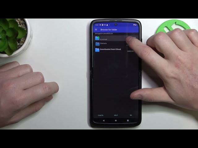 Video thumbnail for Motorola RAZR 2022 - How To Unpack Rar & Zip Archive