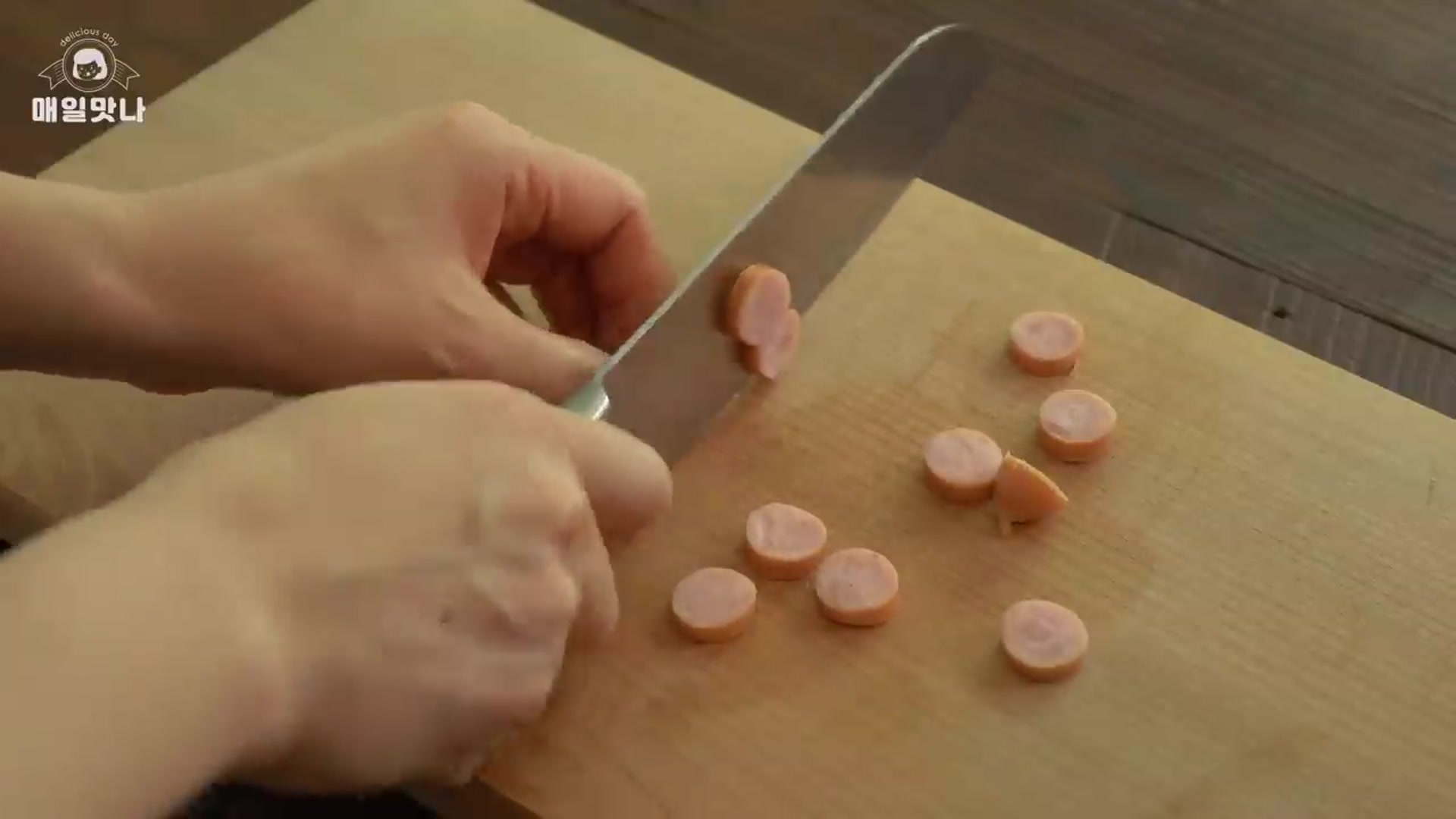 Video thumbnail for 또띠아를 사각으로 만들어보세요. 맛있고 재밌는 요리가 완성됩니다    또띠아요리    Tortilla Pizza  Tortilla Recipe(720P HD)