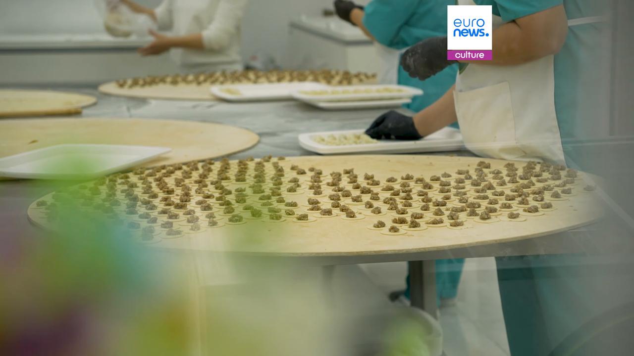 Video thumbnail for Delicious dumplings: The evolution of delicacies enjoyed all along the Silk Road to Spain