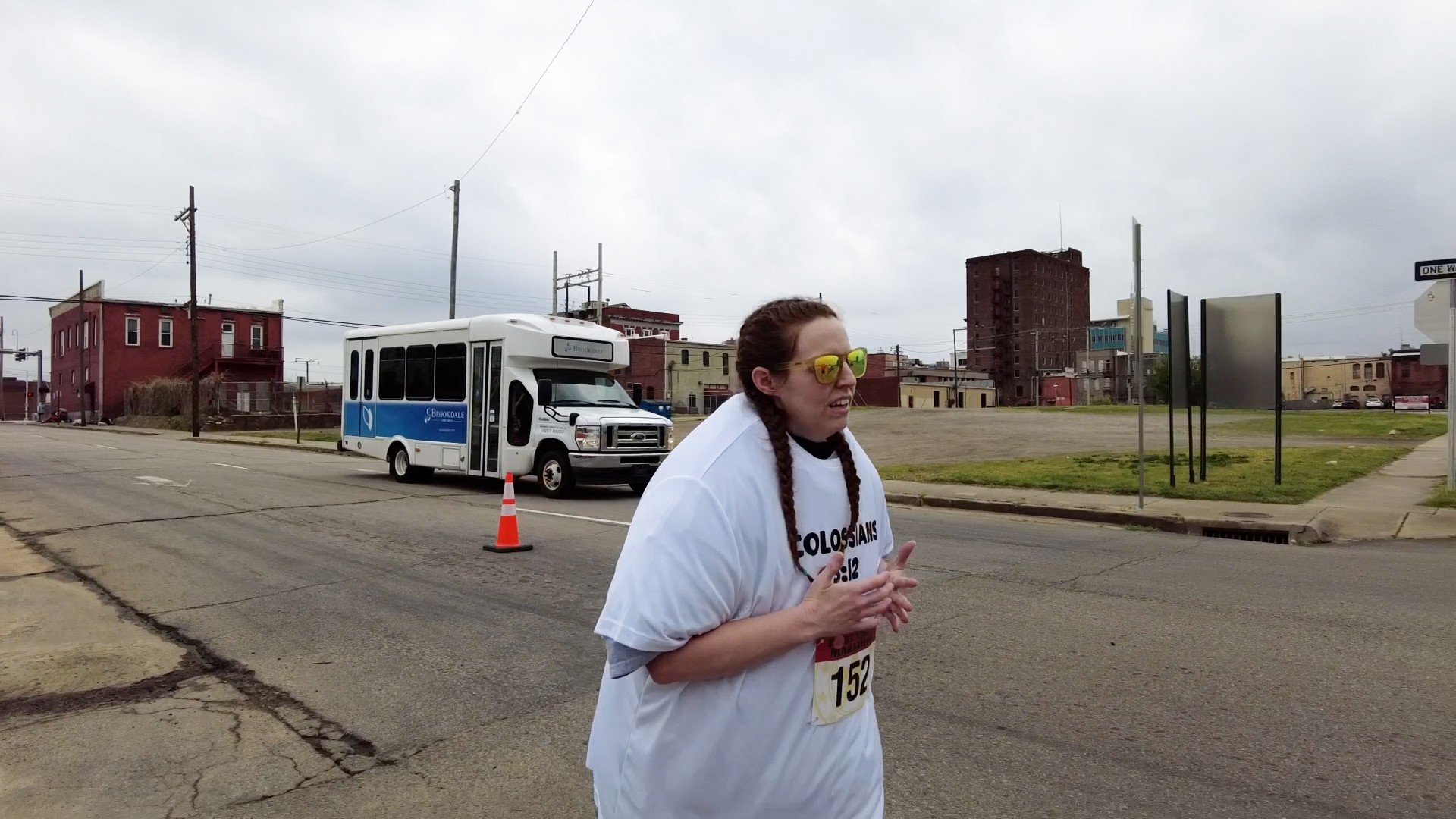 Video thumbnail for Meredith Smith Runs Half Marathon Wearing 55 Shirts
