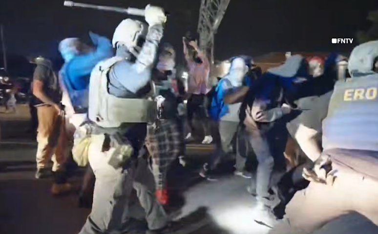 Video thumbnail for Dramatic footage show protestors clashing with agents at ICE detention facility in Newark