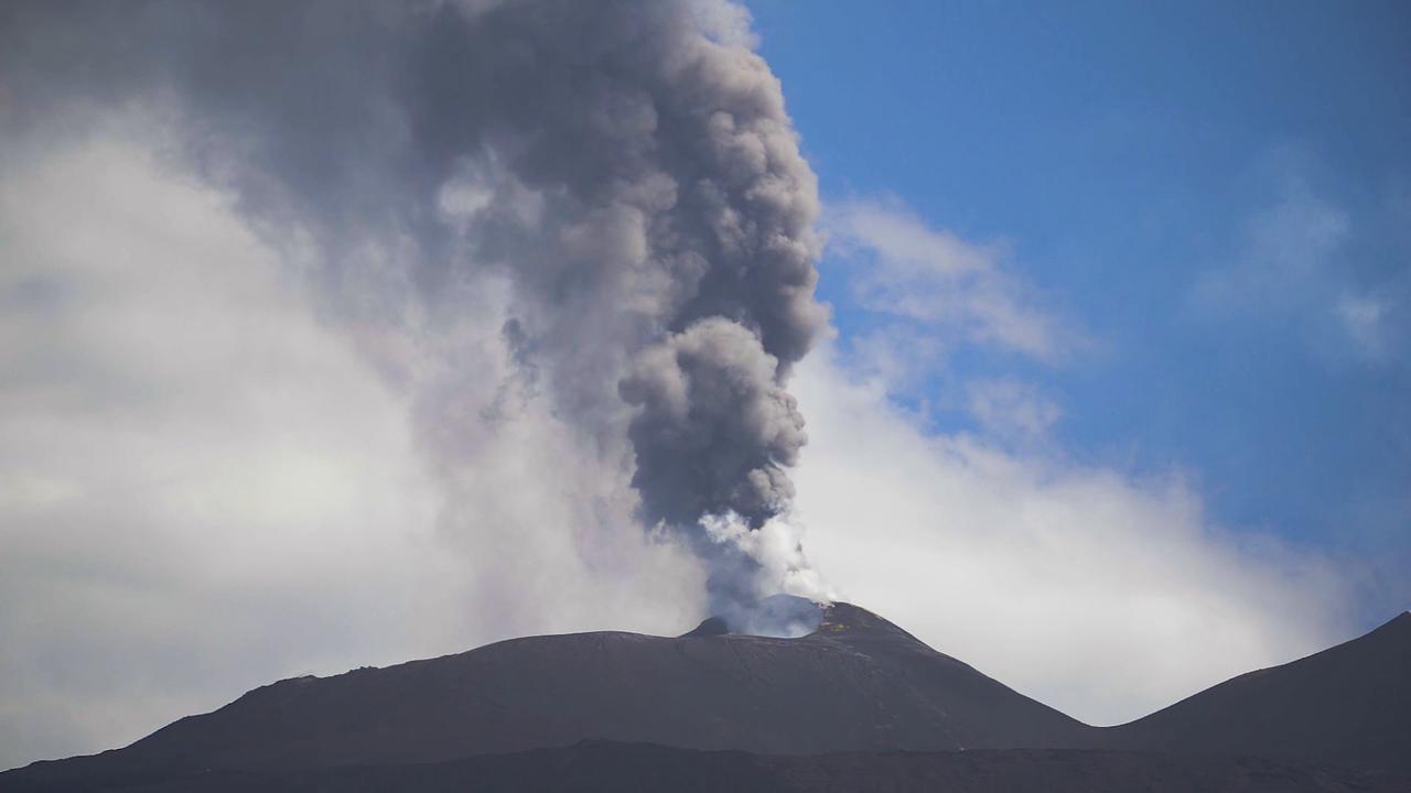 Video thumbnail for Italy: Italy's Mount Etna erupts following more than three weeks of calm.
