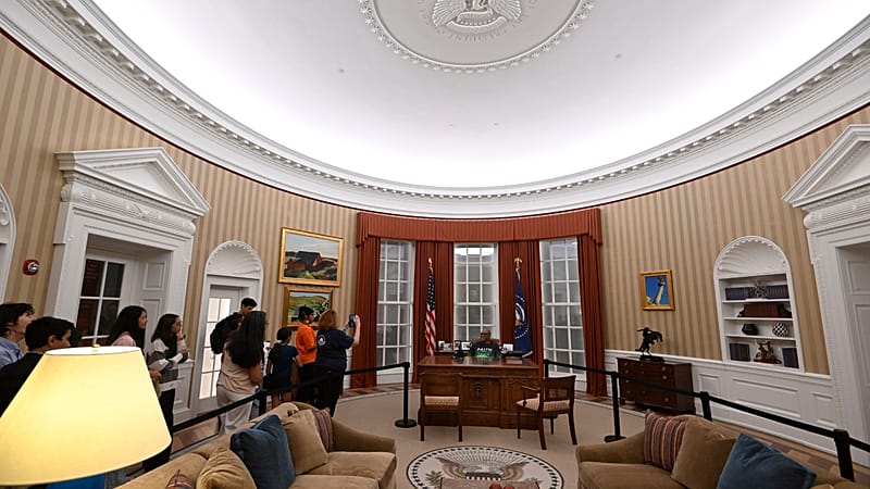 Video thumbnail for Visitors get sneak preview of Obama Presidential Centre